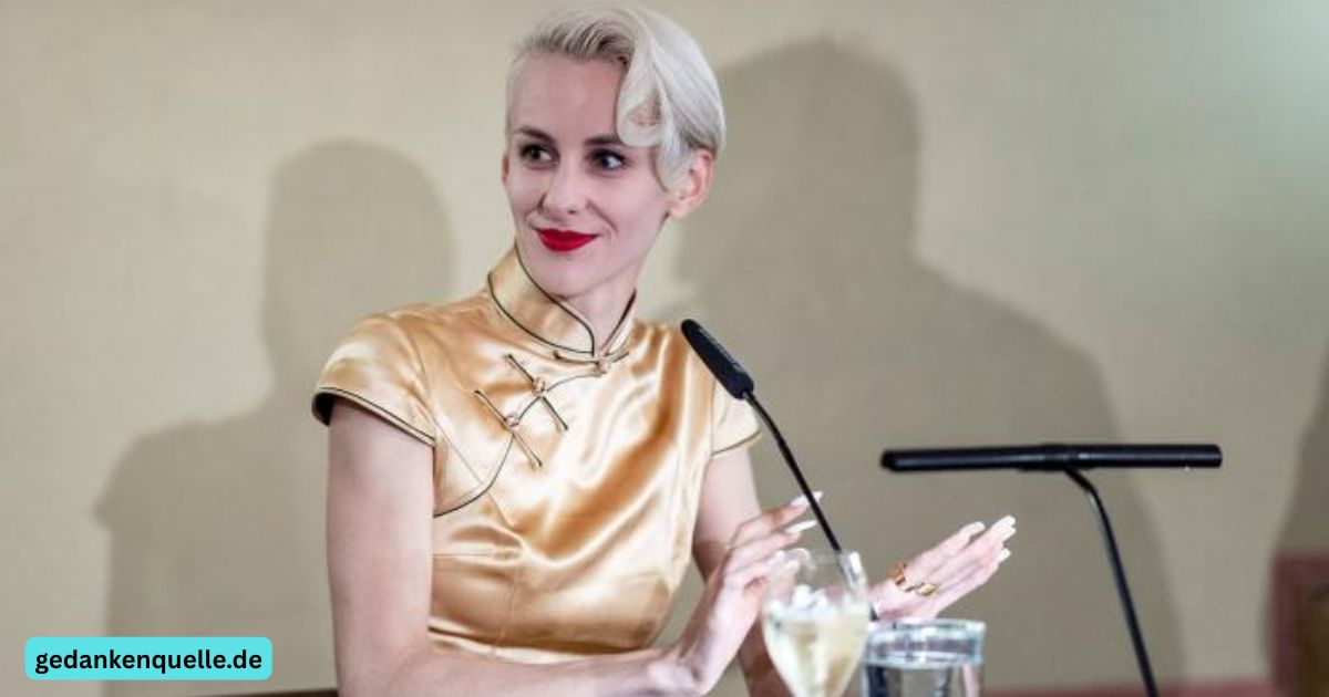 Lisa Eckhart: Karriere, Werdegang und Privatleben der österreichischen Kabarettistin
