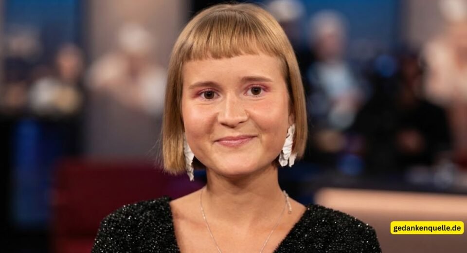 Caroline Wahl: Die Schriftstellerin hinter „22 Bahnen“ und „Windstärke 17“